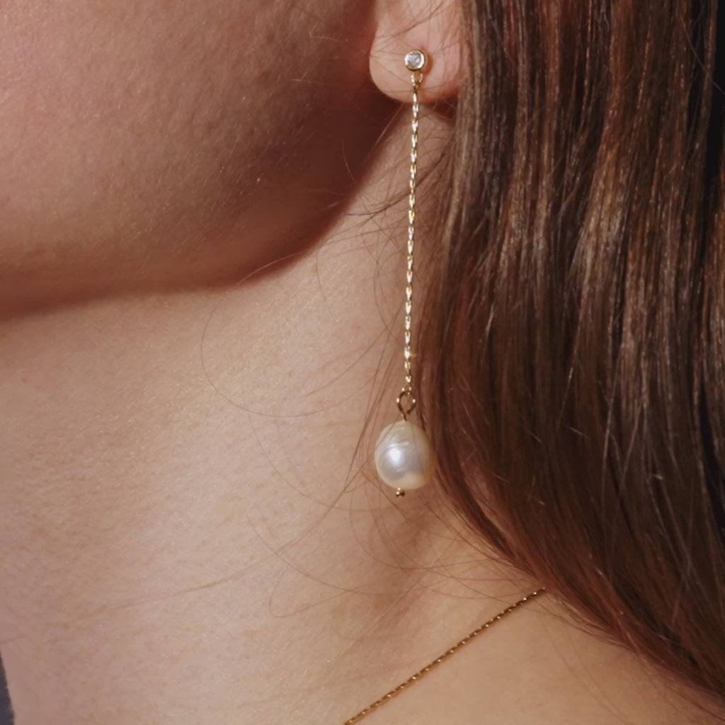 Isla Pearl Swing Earrings – THATCH